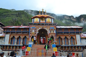 Badrinath_Temple_(front_view)